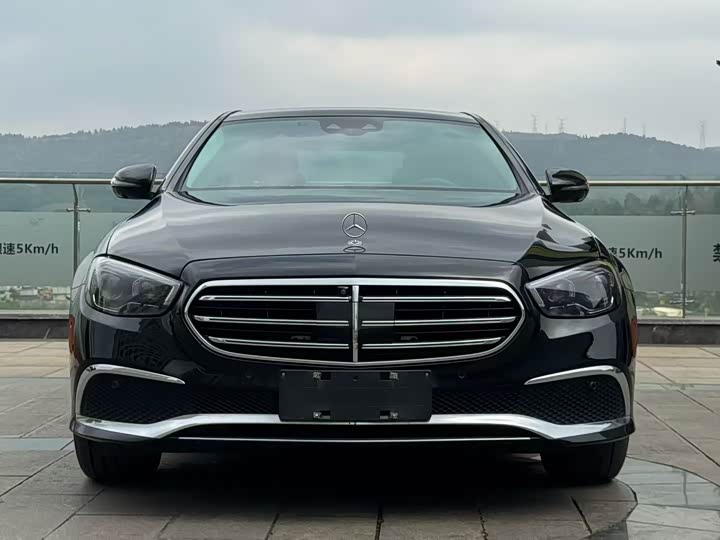 صورة 3 - Mercedes-Benz E-Class