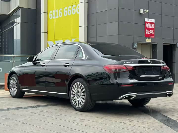 صورة 7 - Mercedes-Benz E-Class