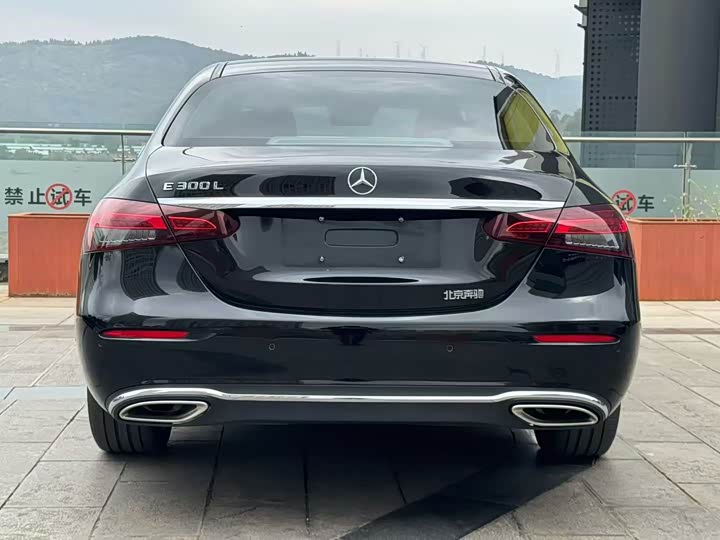 صورة 8 - Mercedes-Benz E-Class