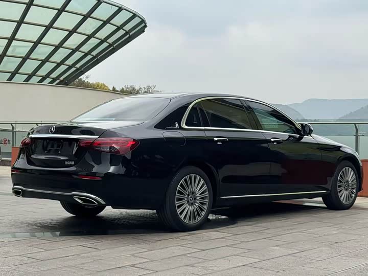 صورة 9 - Mercedes-Benz E-Class