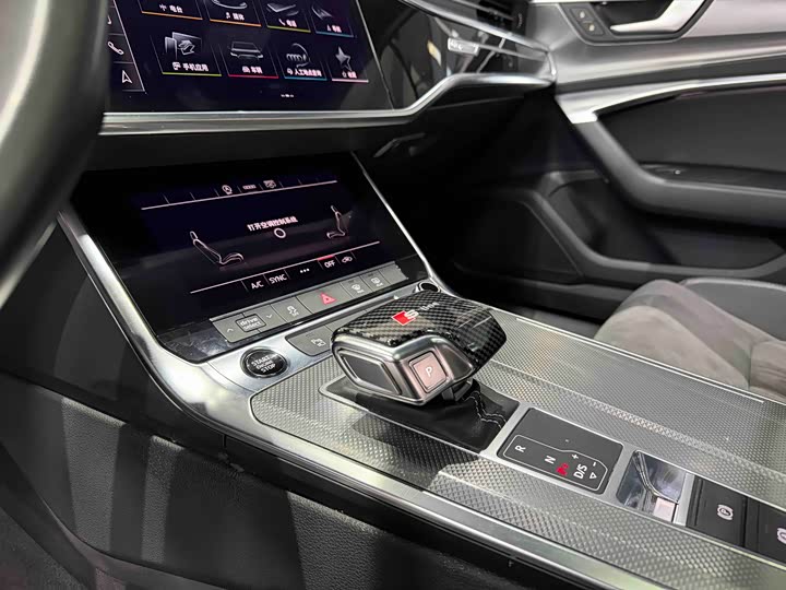 Фото 7 - Audi A6L