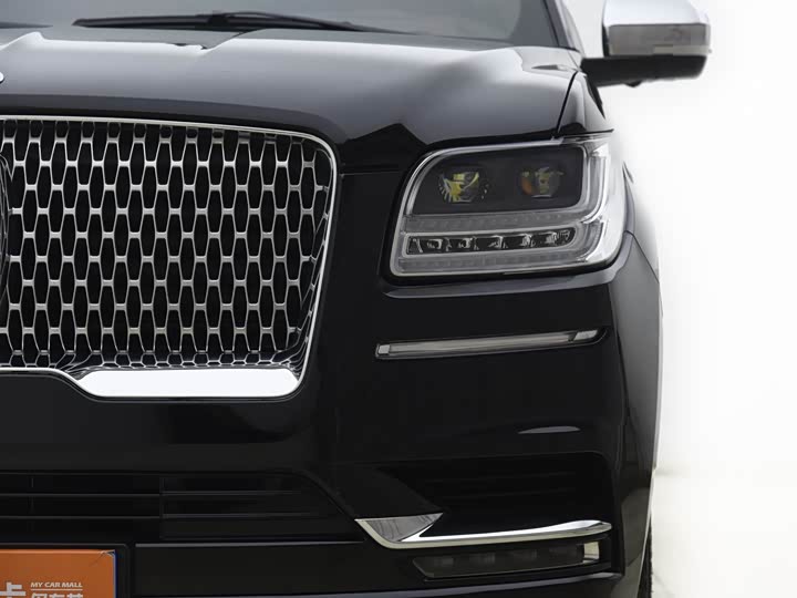 Photo 2 - Lincoln Navigator