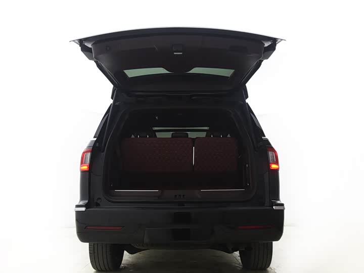 Photo 7 - Lincoln Navigator