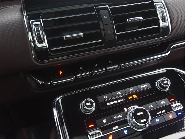 Photo 9 - Lincoln Navigator