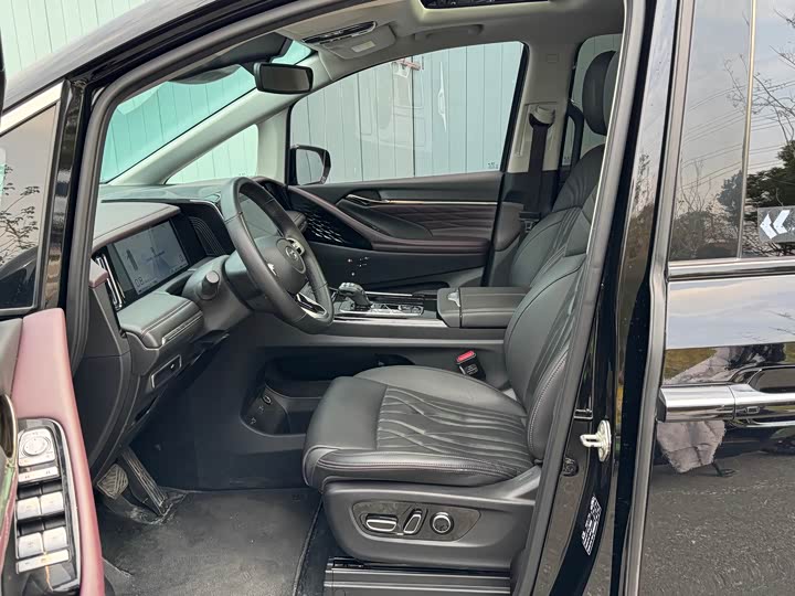 GAC Trumpchi M8 2024 2024款 大师系列 400T 尊贵版