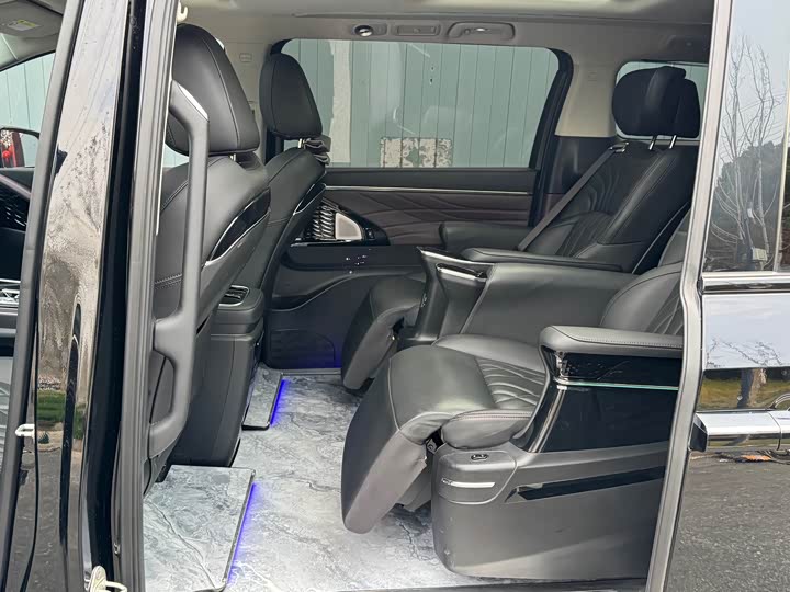 GAC Trumpchi M8 2024 2024款 大师系列 400T 尊贵版