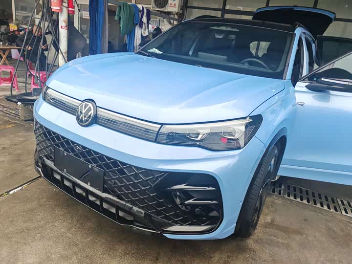 Фото 1 - Volkswagen Tiguan L Pro