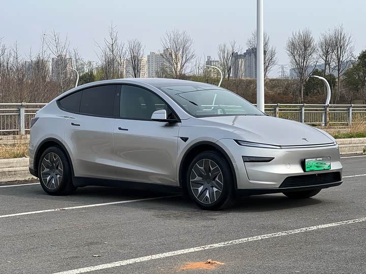 Photo 3 - Tesla Model Y