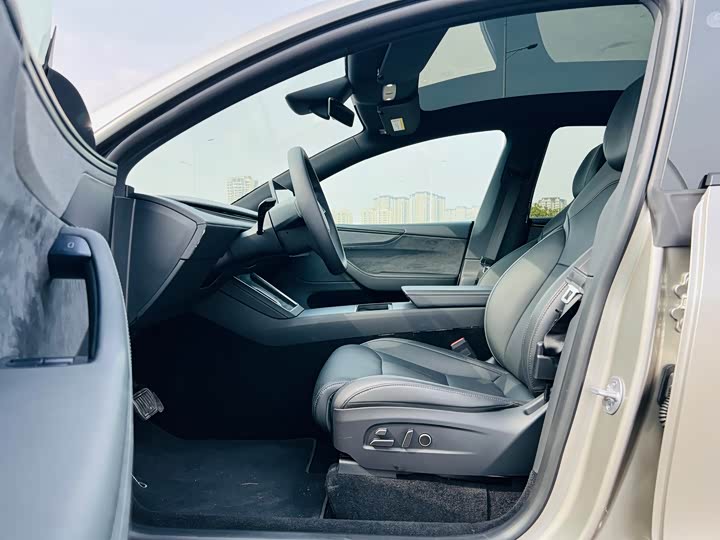 Photo 4 - Tesla Model Y