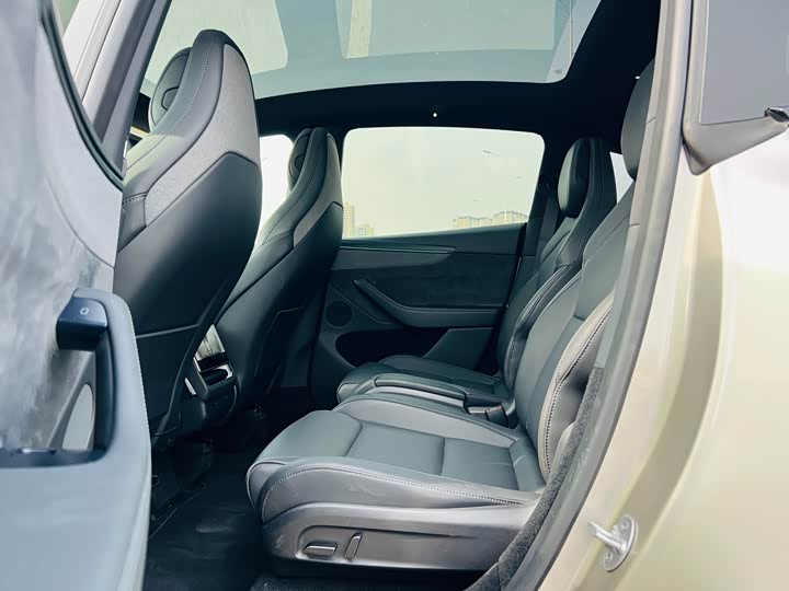 Photo 5 - Tesla Model Y