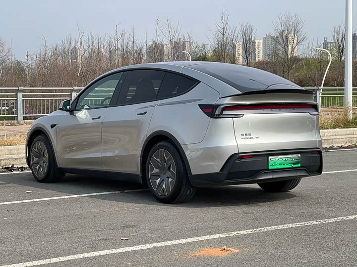 Photo 7 - Tesla Model Y