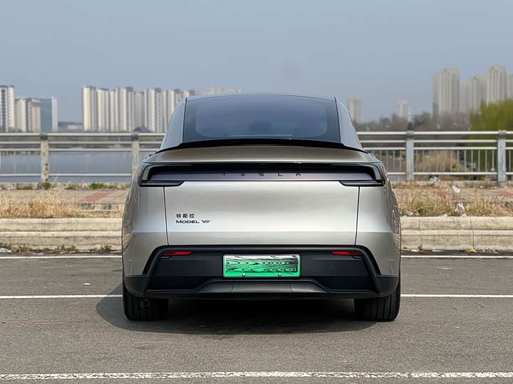 Photo 8 - Tesla Model Y