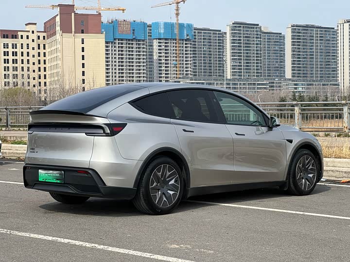Photo 9 - Tesla Model Y