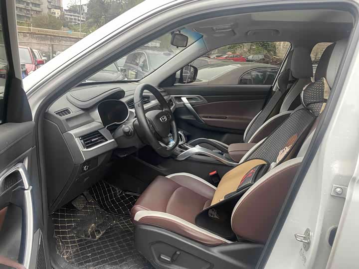 Фото 7 - Geely Atlas