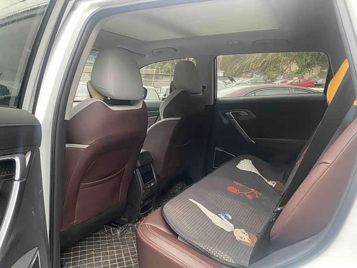 Фото 8 - Geely Atlas