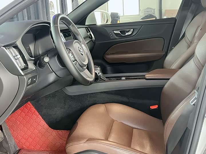 Фото 4 - Volvo S60