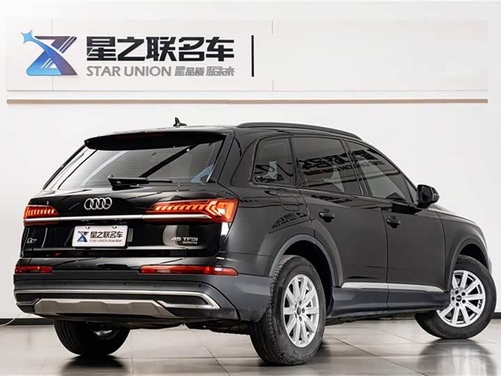 Фото 8 - Audi Q7