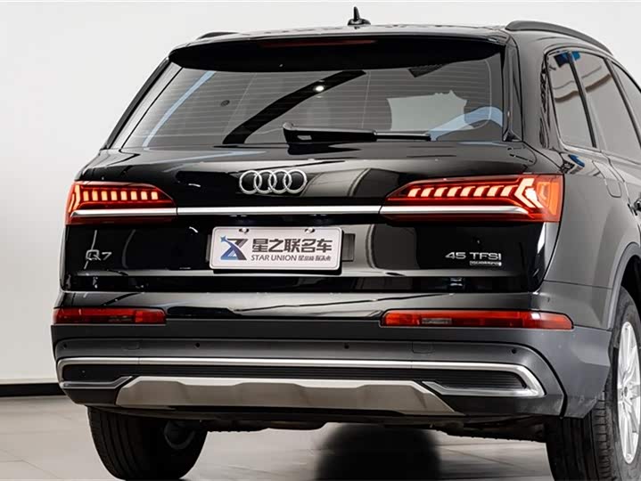 Фото 9 - Audi Q7
