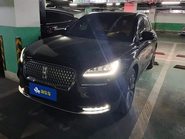 Фото 1 - Lincoln Corsair