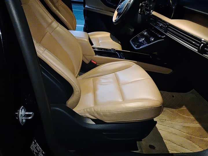 Фото 8 - Lincoln Corsair