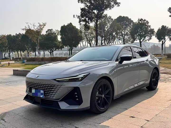 Фото 1 - Changan UNI-V