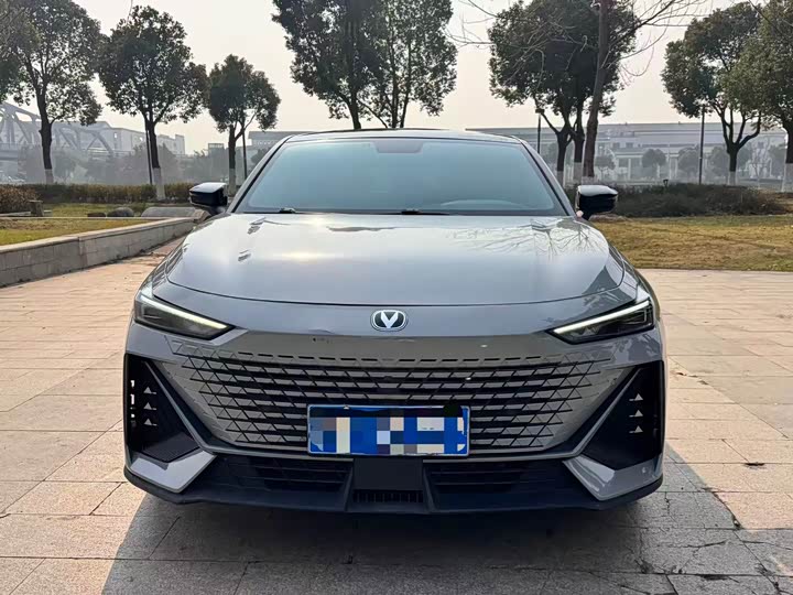 Фото 2 - Changan UNI-V