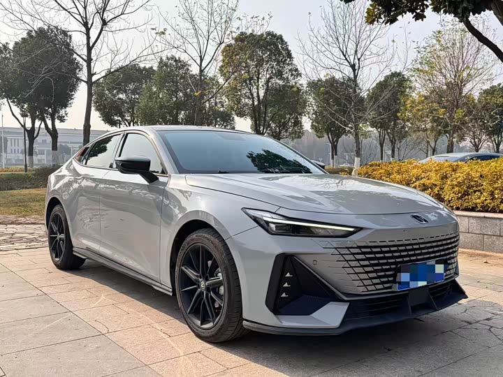 Фото 3 - Changan UNI-V