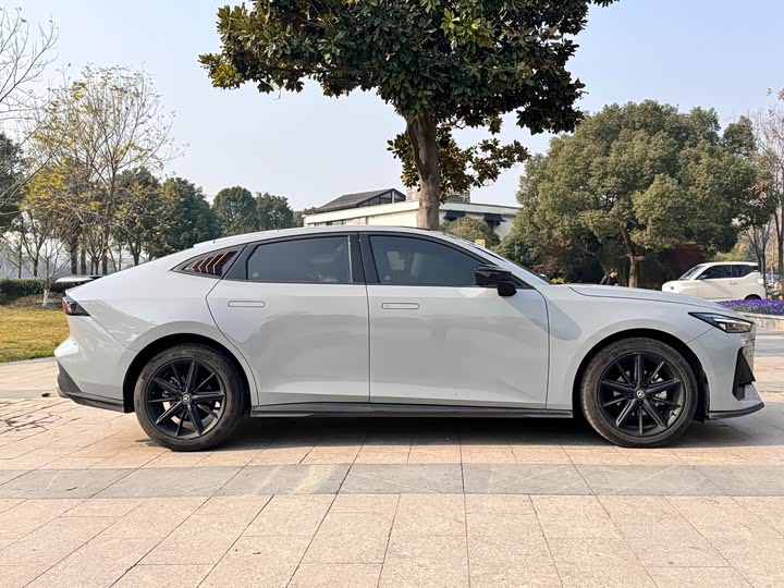 Фото 4 - Changan UNI-V