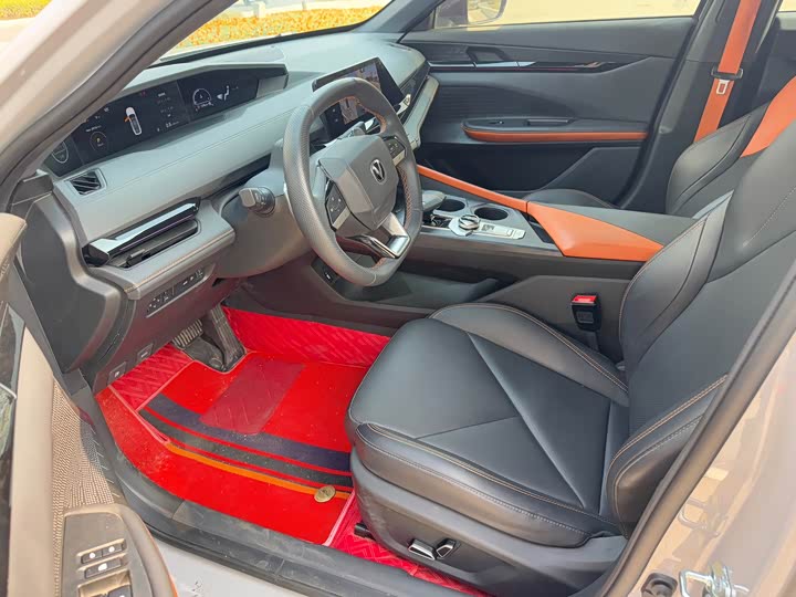 Фото 9 - Changan UNI-V