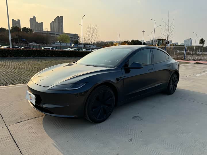 Фото 1 - Tesla Model 3