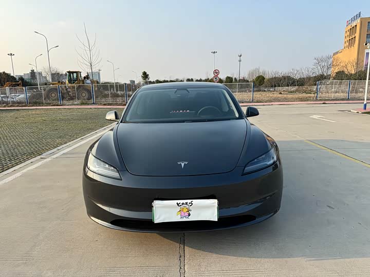 Фото 2 - Tesla Model 3