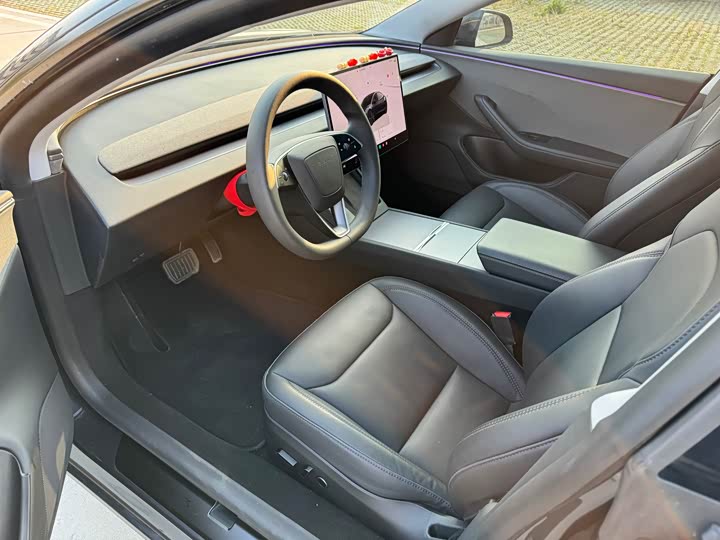 Фото 3 - Tesla Model 3