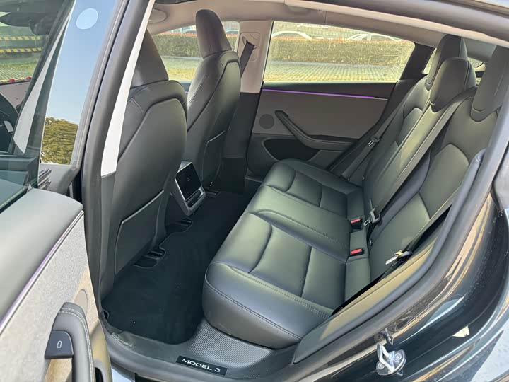 Фото 4 - Tesla Model 3