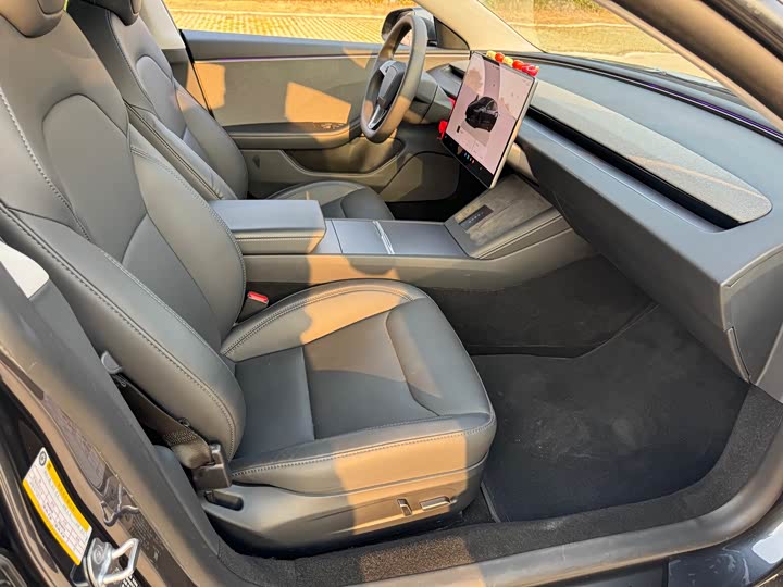 Фото 7 - Tesla Model 3