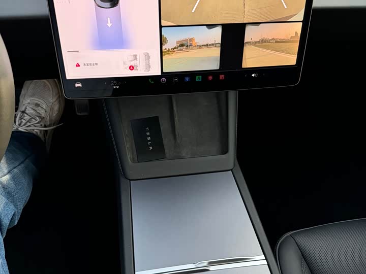 Фото 8 - Tesla Model 3