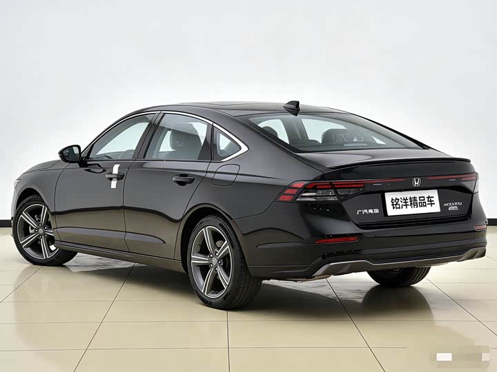 Фото 4 - Honda Accord