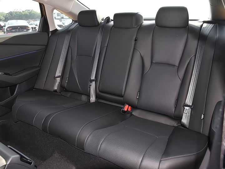 Фото 8 - Honda Accord