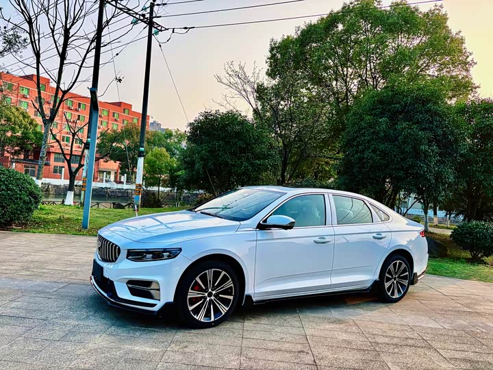 Фото 1 - Geely Preface