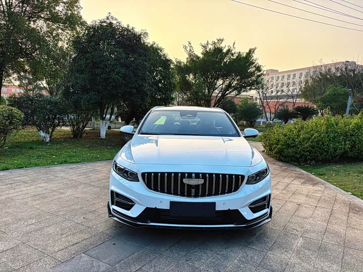 Фото 2 - Geely Preface