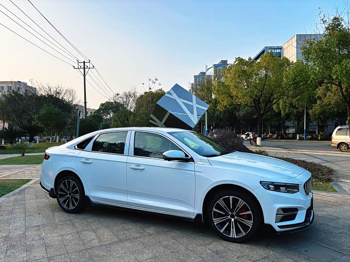 Фото 3 - Geely Preface