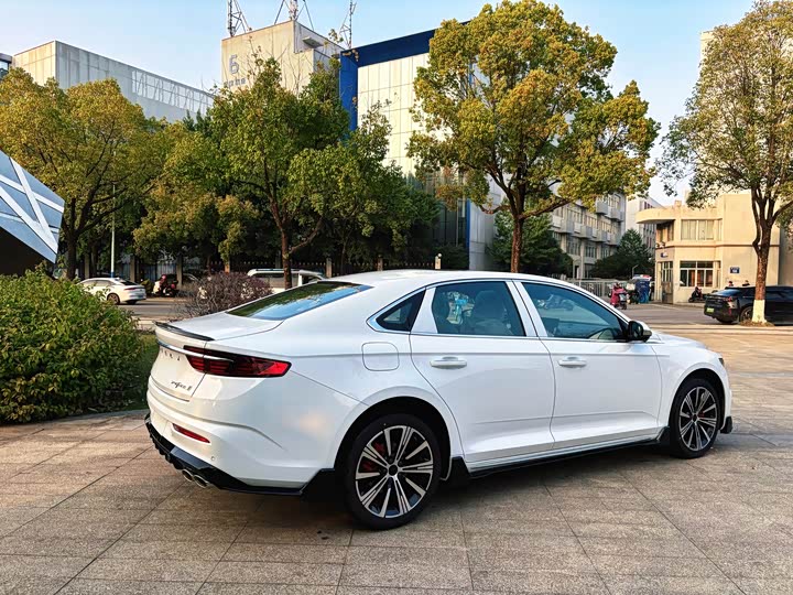 Фото 4 - Geely Preface