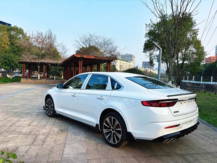 Фото 6 - Geely Preface