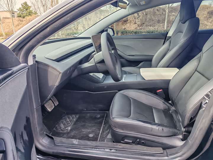 Фото 4 - Tesla Model 3