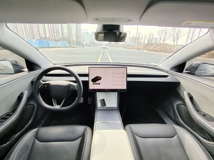 Фото 5 - Tesla Model 3