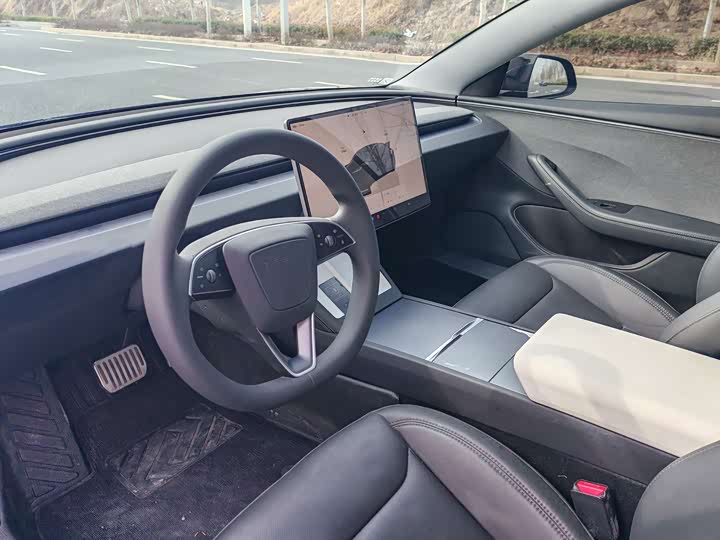 Фото 6 - Tesla Model 3