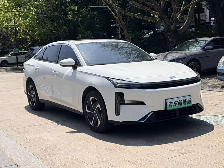 Photo 3 - Geely Galaxy L6