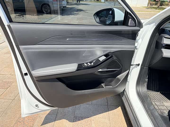 Photo 7 - Geely Galaxy L6