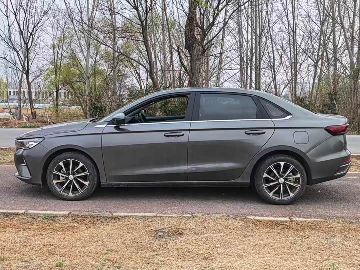Фото 4 - Geely Emgrand