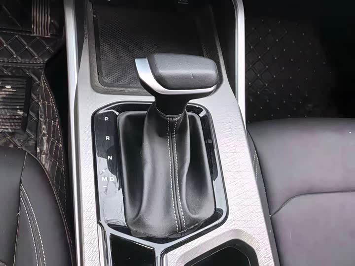 Фото 8 - Geely Emgrand