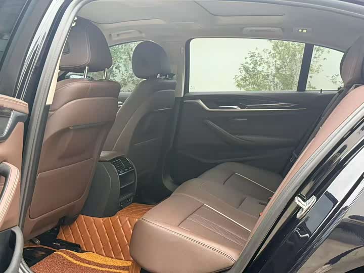 Фото 6 - BMW 5 Series